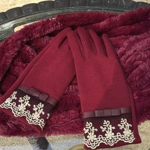 Maroon tech gloves and scarf set